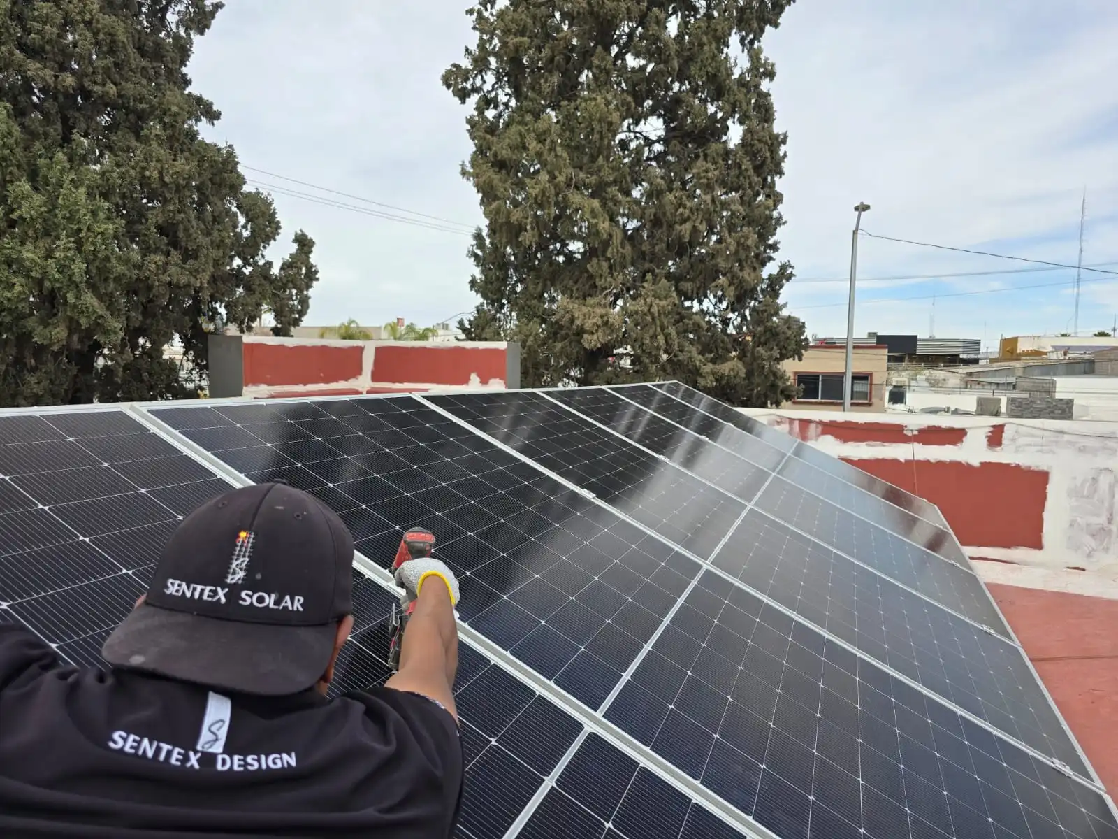 Instalación de paneles solares residenciales y comerciales por SENTEX en Delicias, Chihuahua
